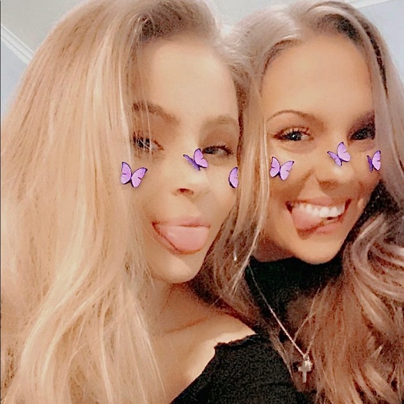 Meet your Posher, Alyssa👑 - Picture 9 of 13